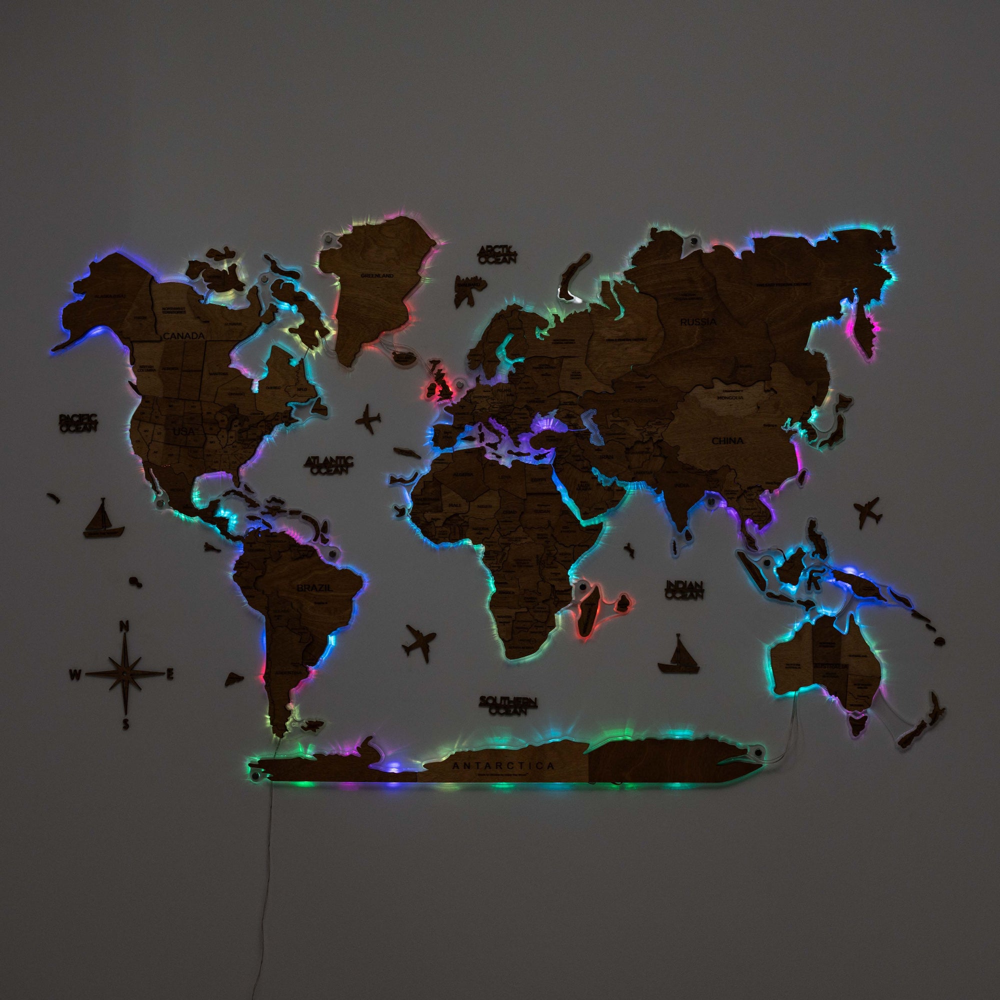wooden world map wall decor piece
