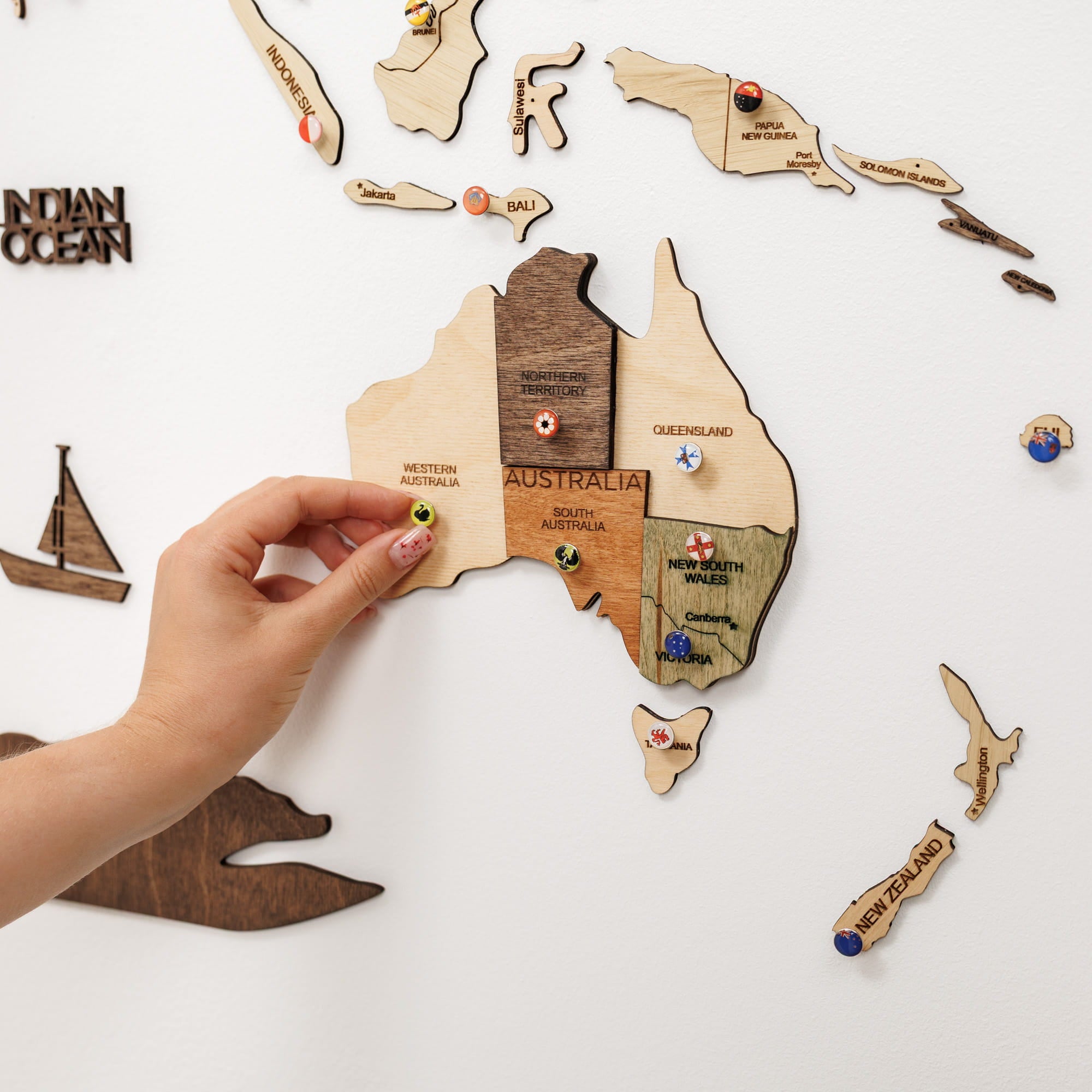 Mappa del mondo 3D in legno color oro
