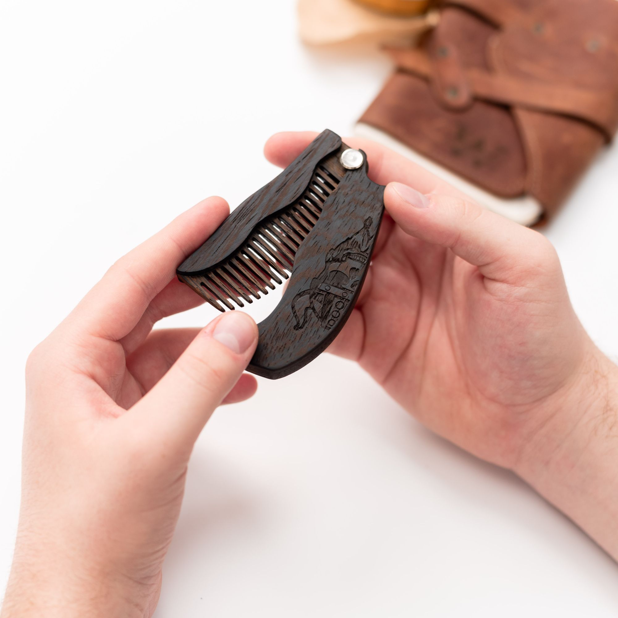 wooden comb for beard benefits