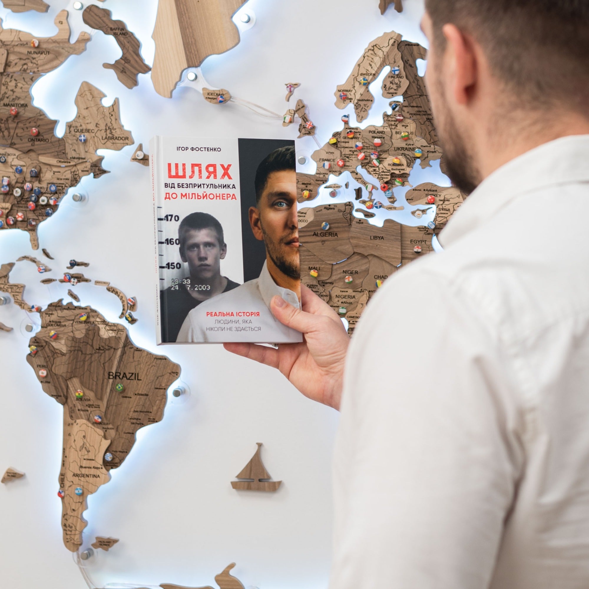 El libro de Ihor Fostenko "De niño de la calle a millonario: La verdadera historia de un hombre que nunca se rinde"