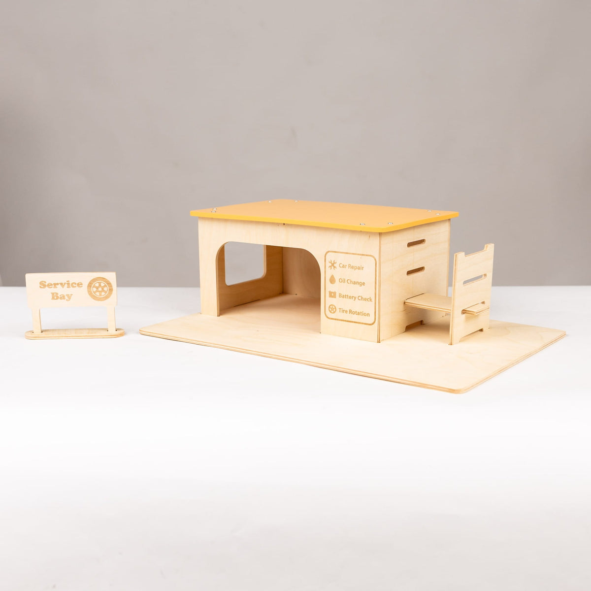 Spielzeug für die Autowerkstatt aus Holz
