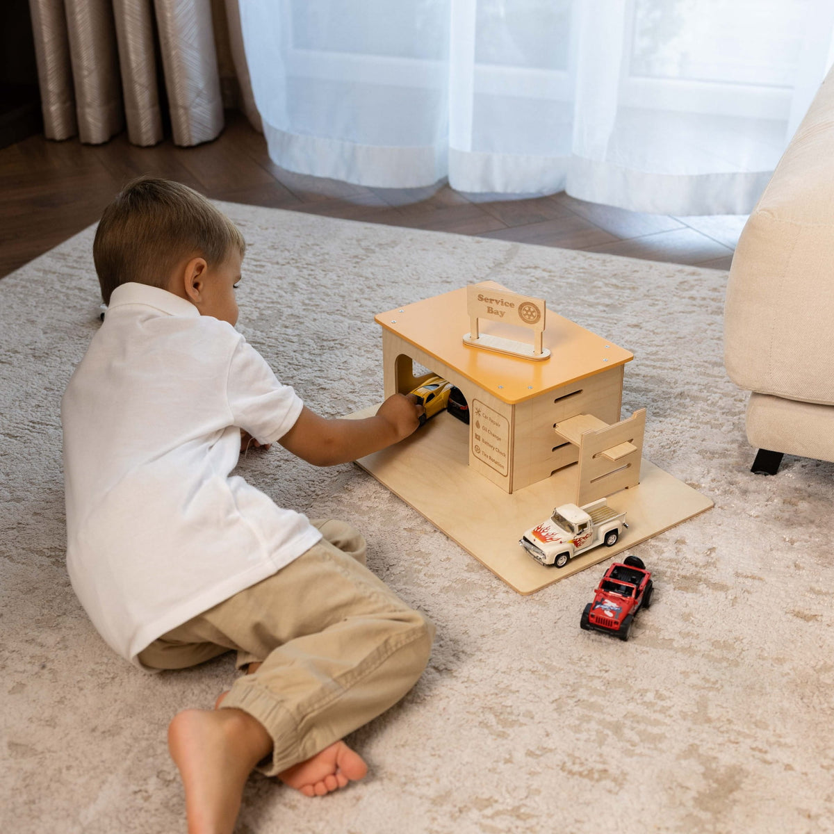 Spielzeug für die Autowerkstatt aus Holz