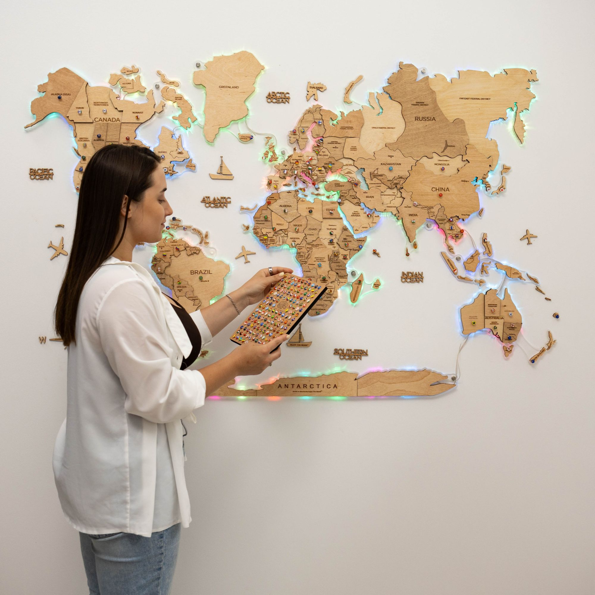 3D LED mapa del mundo de madera 2,0 (con fondo acrílico)