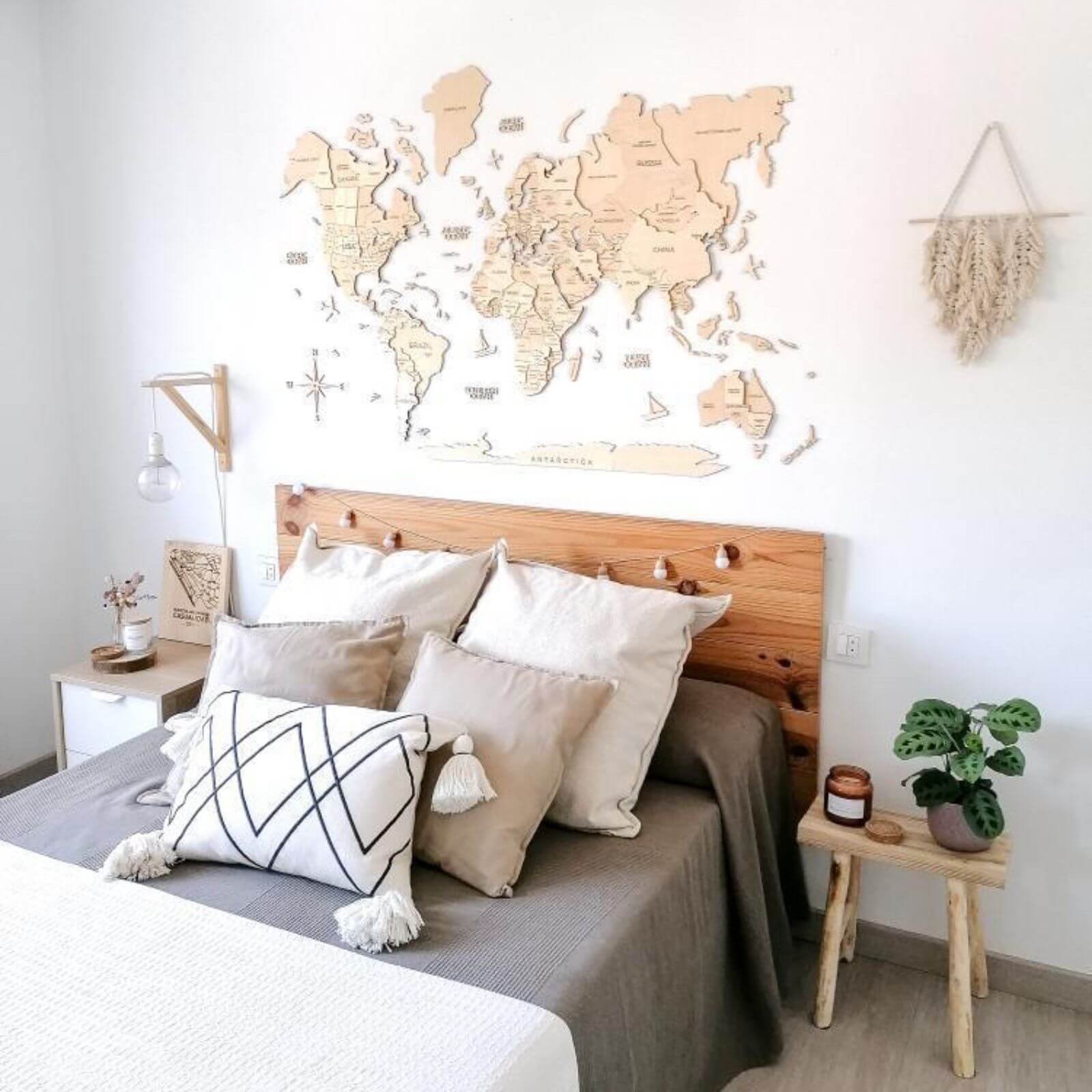 3d wooden map and flag pins