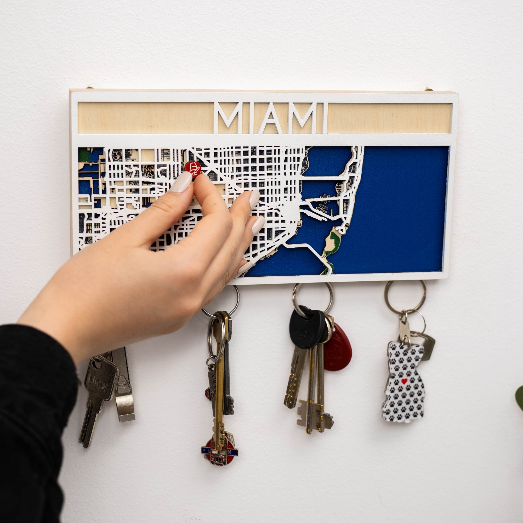 Key holder with 'MIAMI' on a map design, keys hanging below.