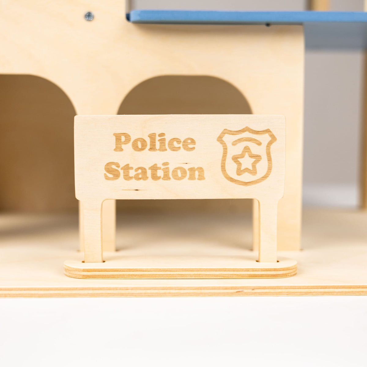 Polizeistationsspielzeug aus Holz