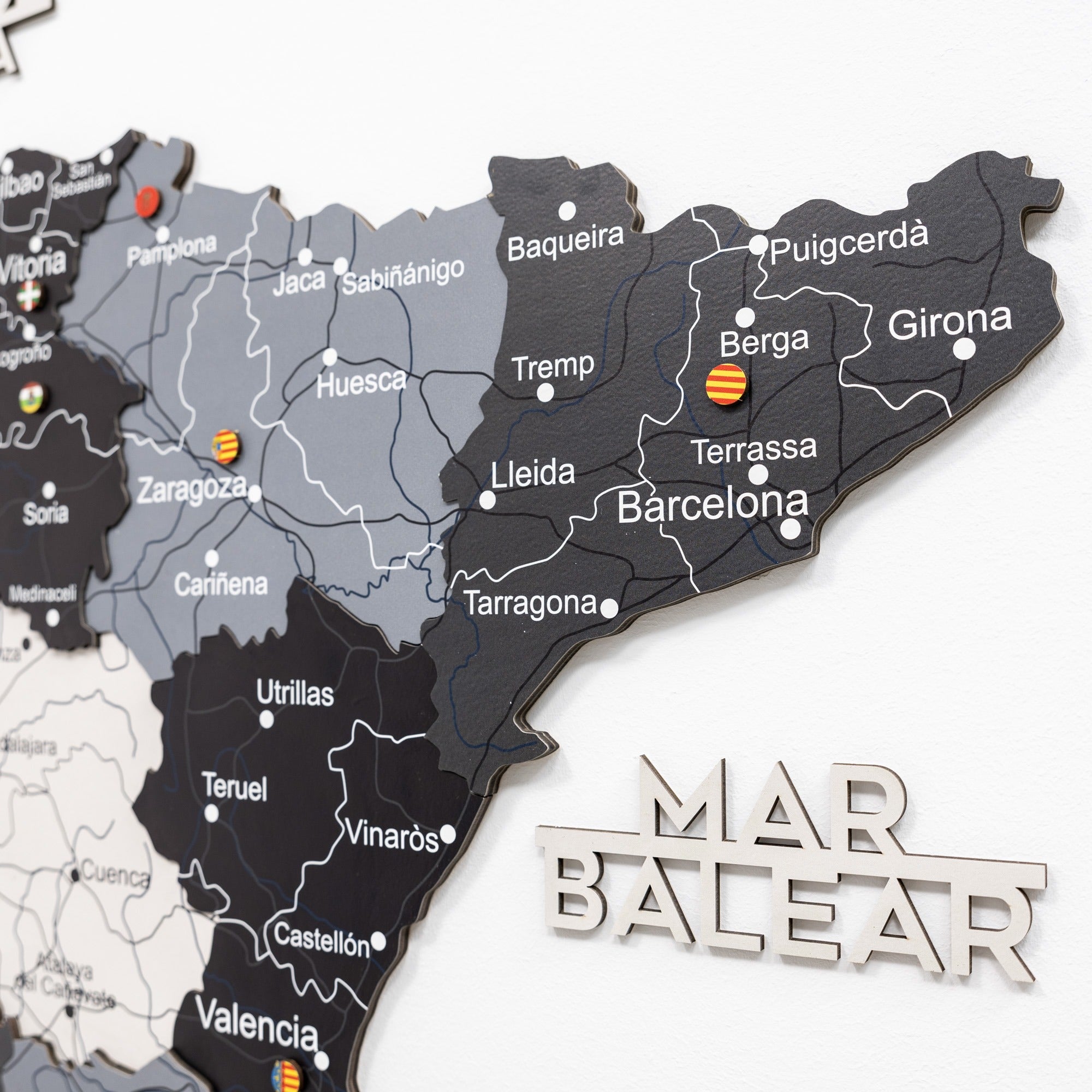 Map of Catalonia with cities labeled, featuring a 'Mar Balear' sign below.
