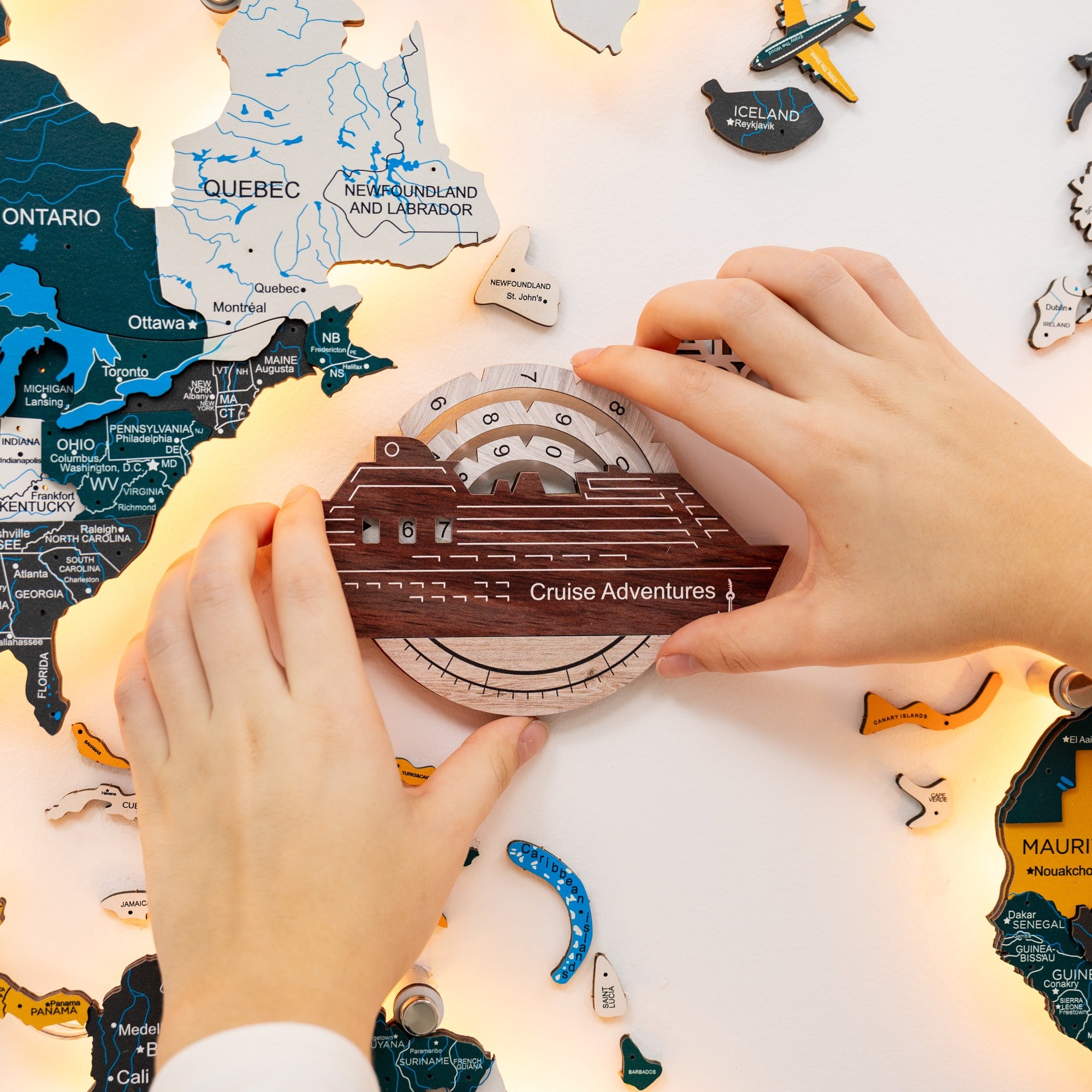 Reise-Tracker Kreuzfahrtschiff 3D Farbige Holzweltkarte - Cappuccino