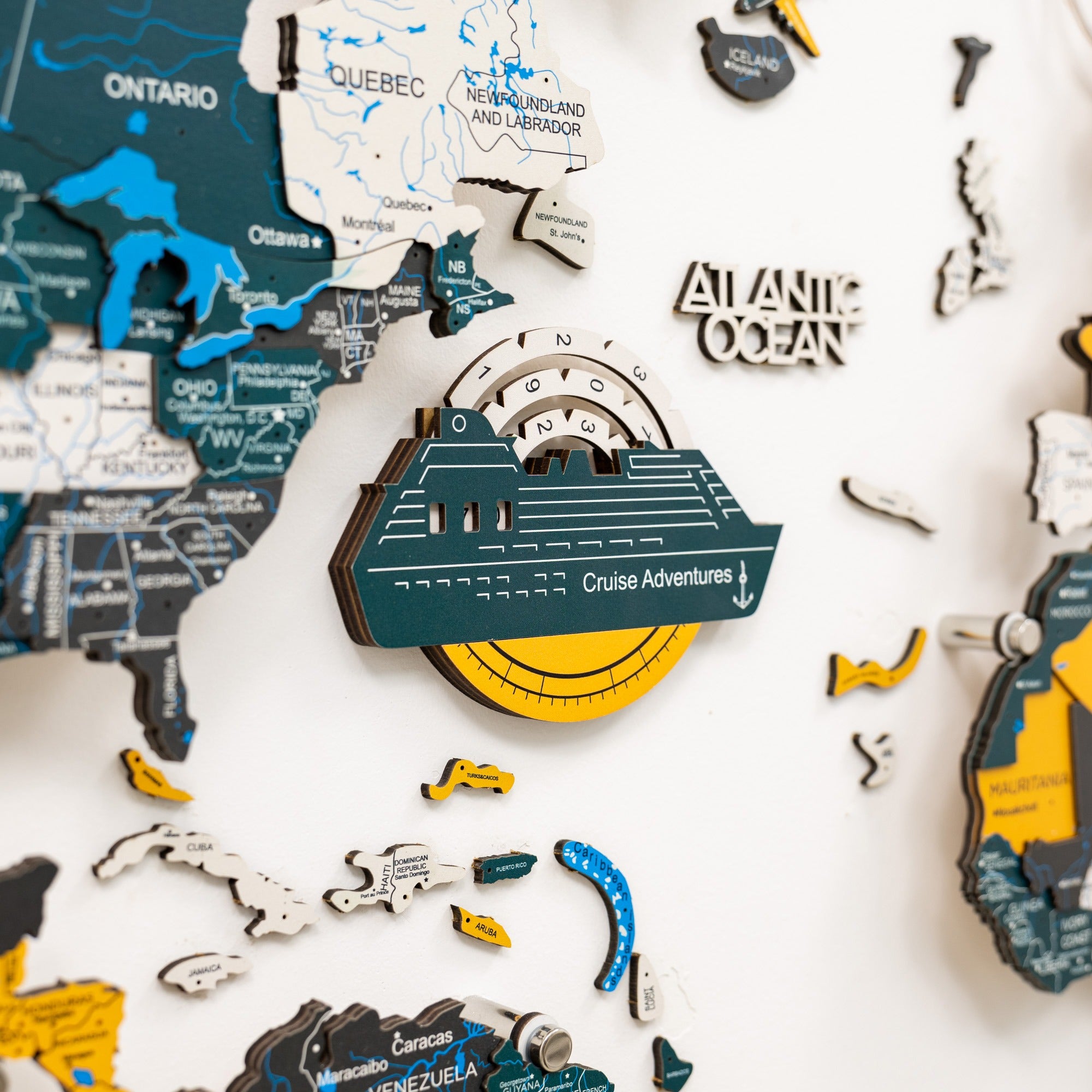 Reise-Tracker Kreuzfahrtschiff 3D Farbige Holzweltkarte - Cappuccino