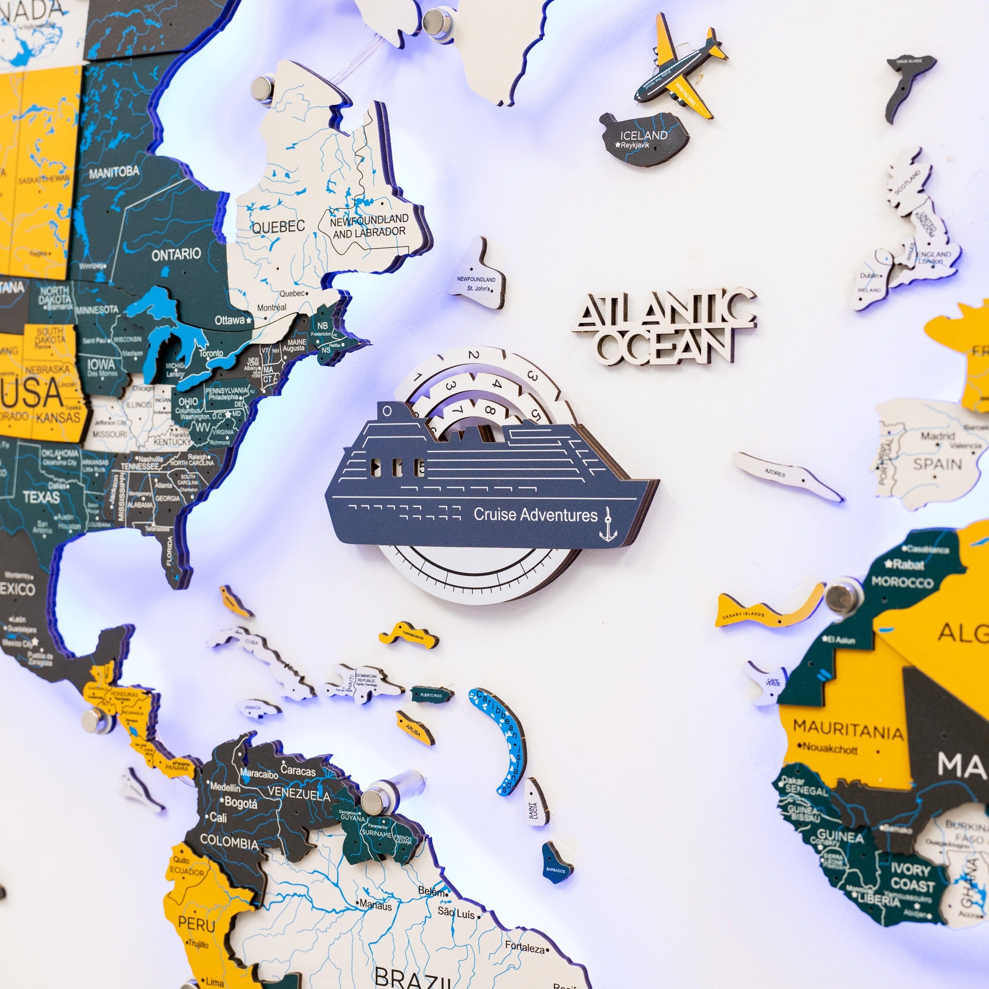 Reise-Tracker Kreuzfahrtschiff 3D Farbige Holzweltkarte - Cappuccino