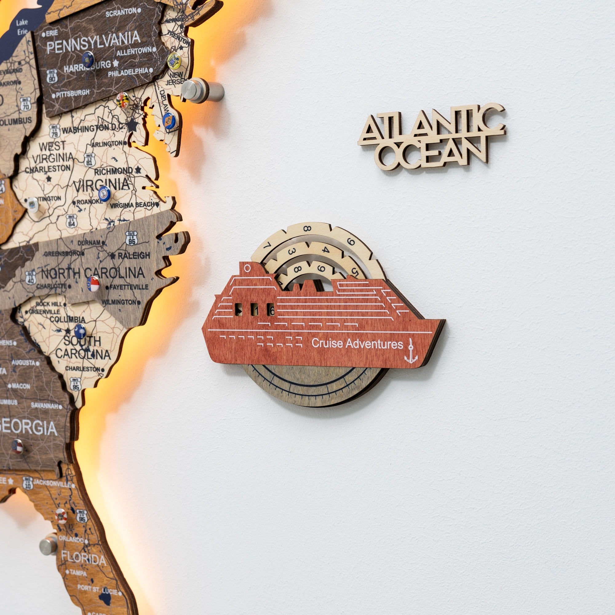 Reise-Tracker Kreuzfahrtschiff 3D Farbige Holzweltkarte - Cappuccino
