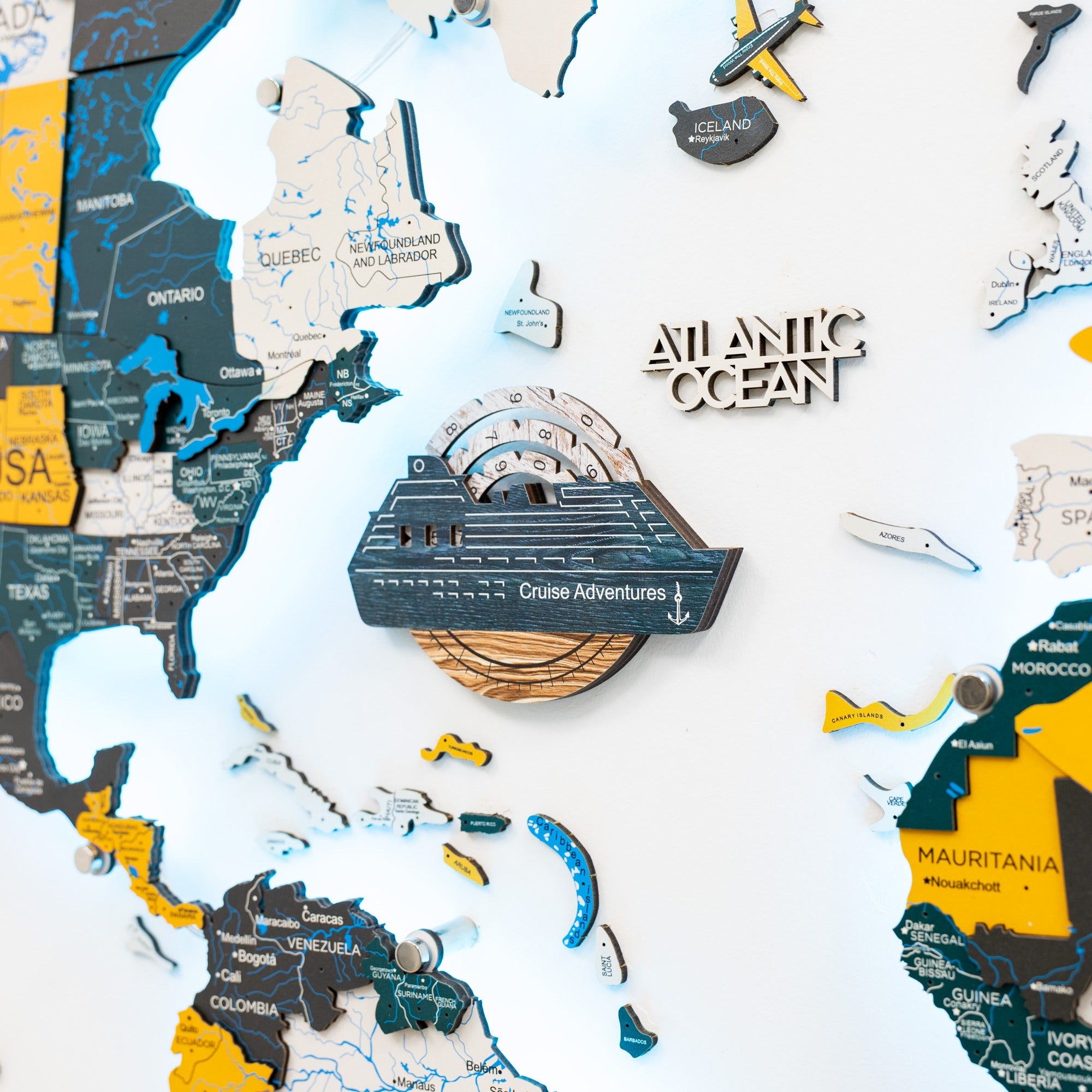 Reise-Tracker Kreuzfahrtschiff 3D Farbige Holzweltkarte - Cappuccino