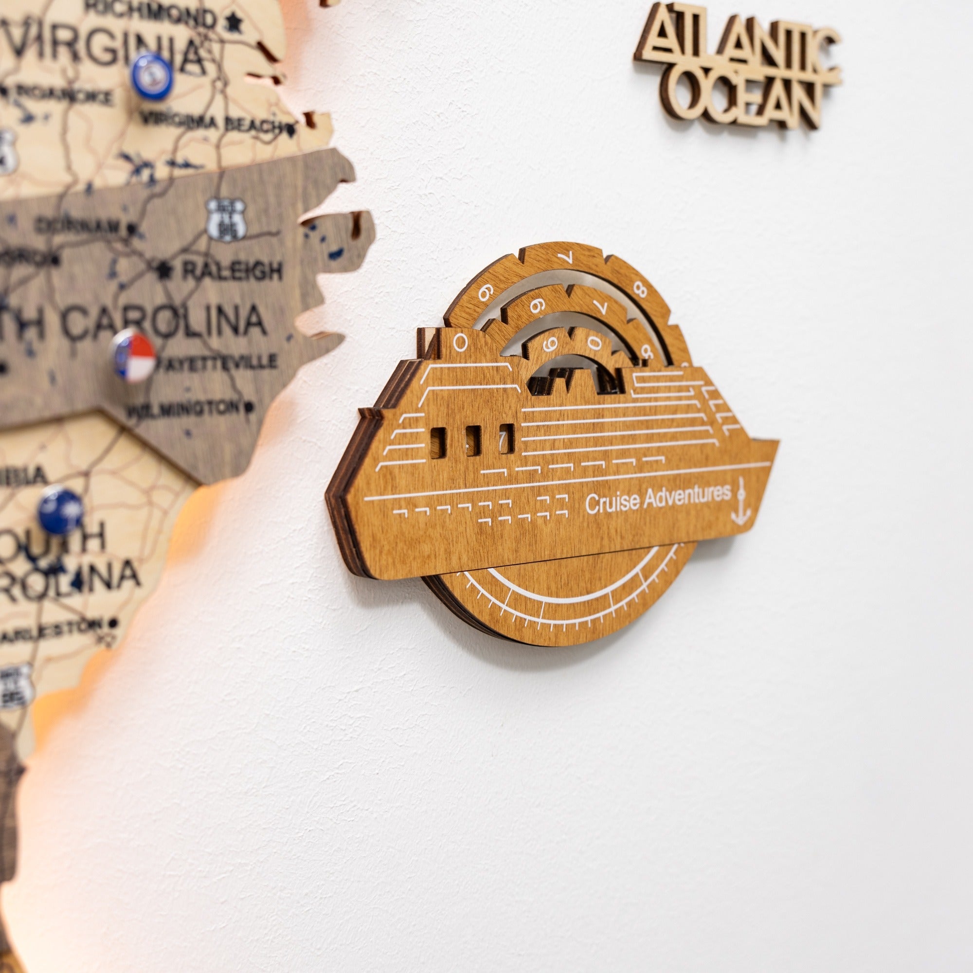 Reise-Tracker Kreuzfahrtschiff 3D Farbige Holzweltkarte - Cappuccino