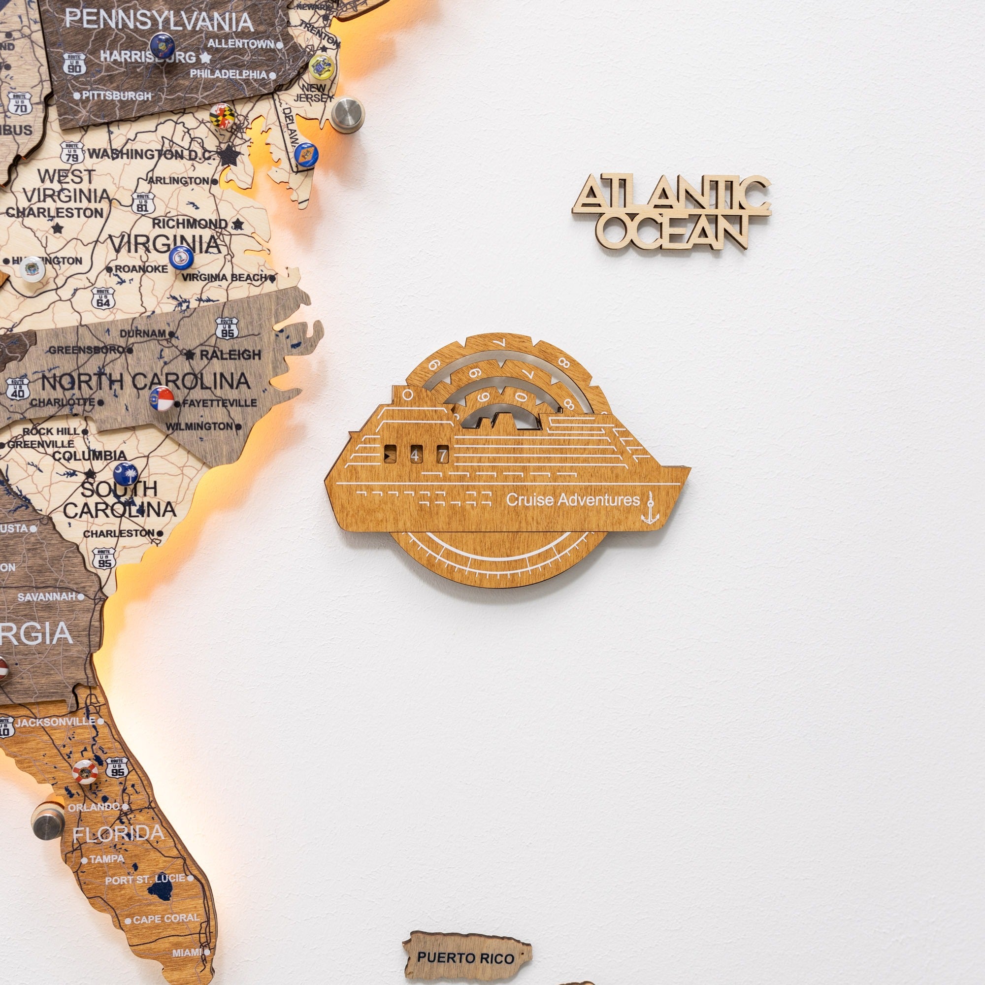 Reise-Tracker Kreuzfahrtschiff 3D Farbige Holzweltkarte - Cappuccino