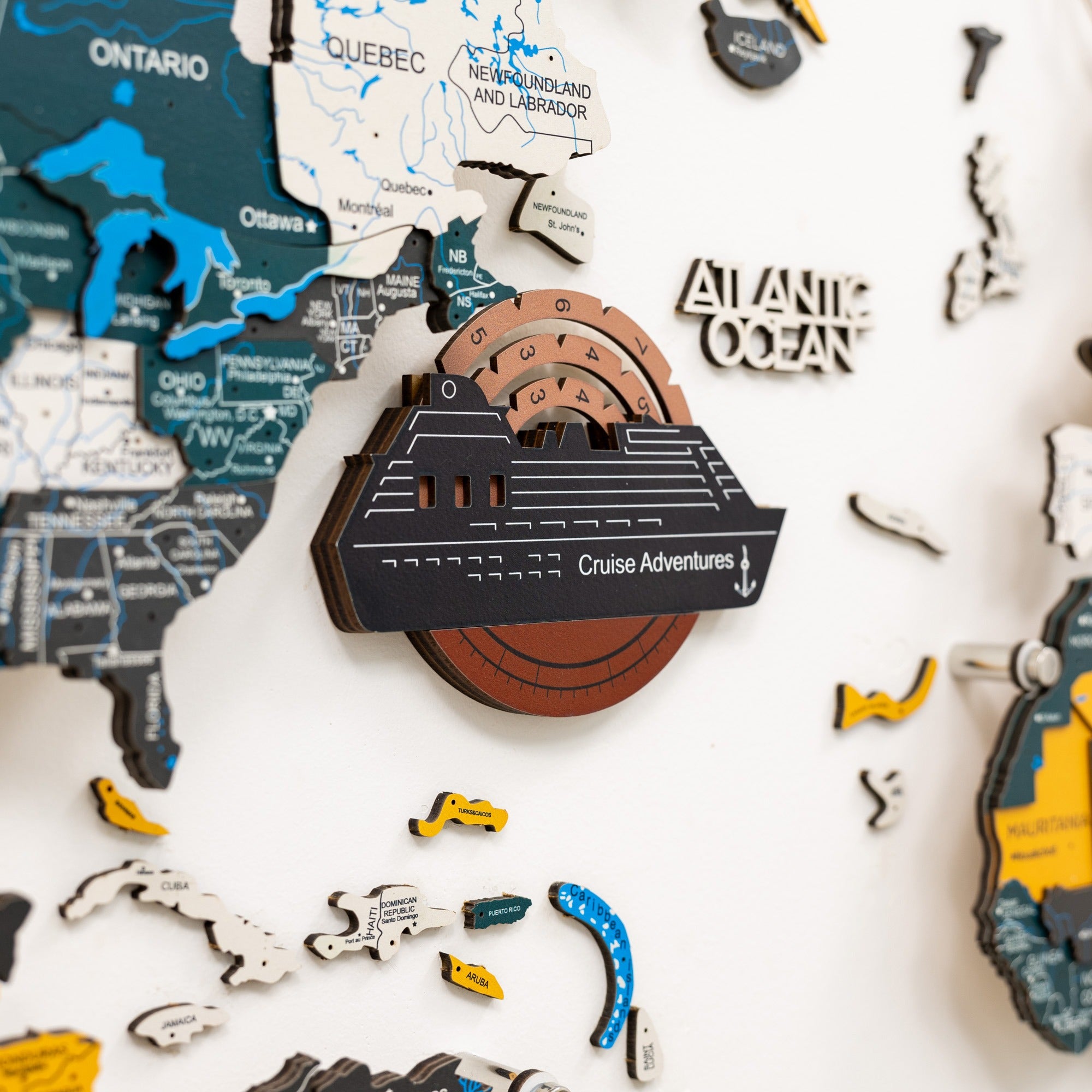 Reise-Tracker Kreuzfahrtschiff 3D Farbige Holzweltkarte - Cappuccino