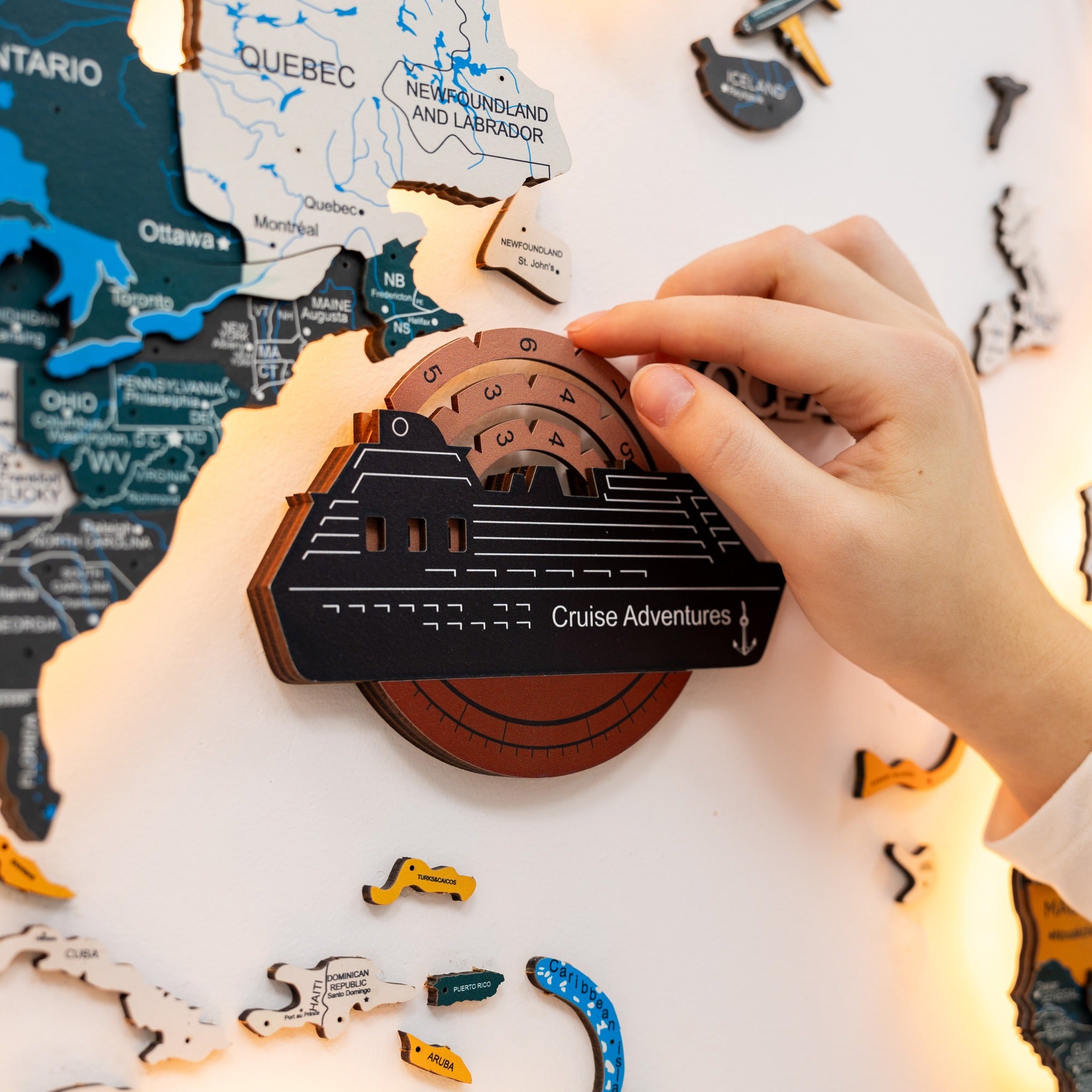 Reise-Tracker Kreuzfahrtschiff 3D Farbige Holzweltkarte - Cappuccino