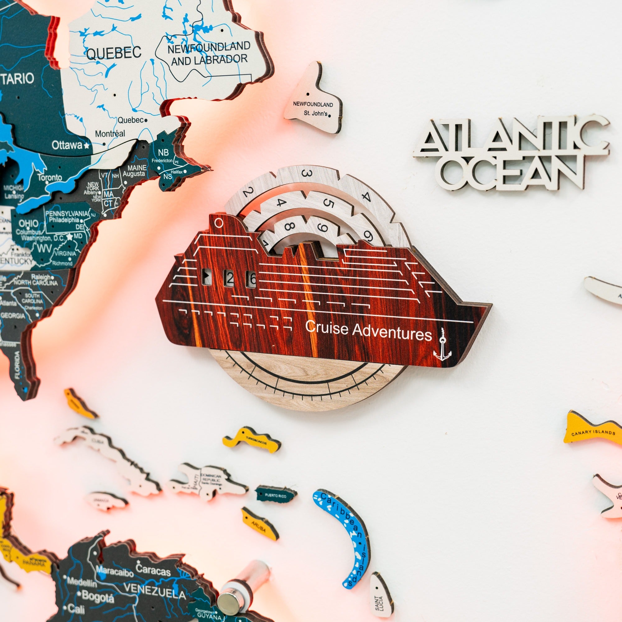 Reise-Tracker Kreuzfahrtschiff 3D Farbige Holzweltkarte - Cappuccino