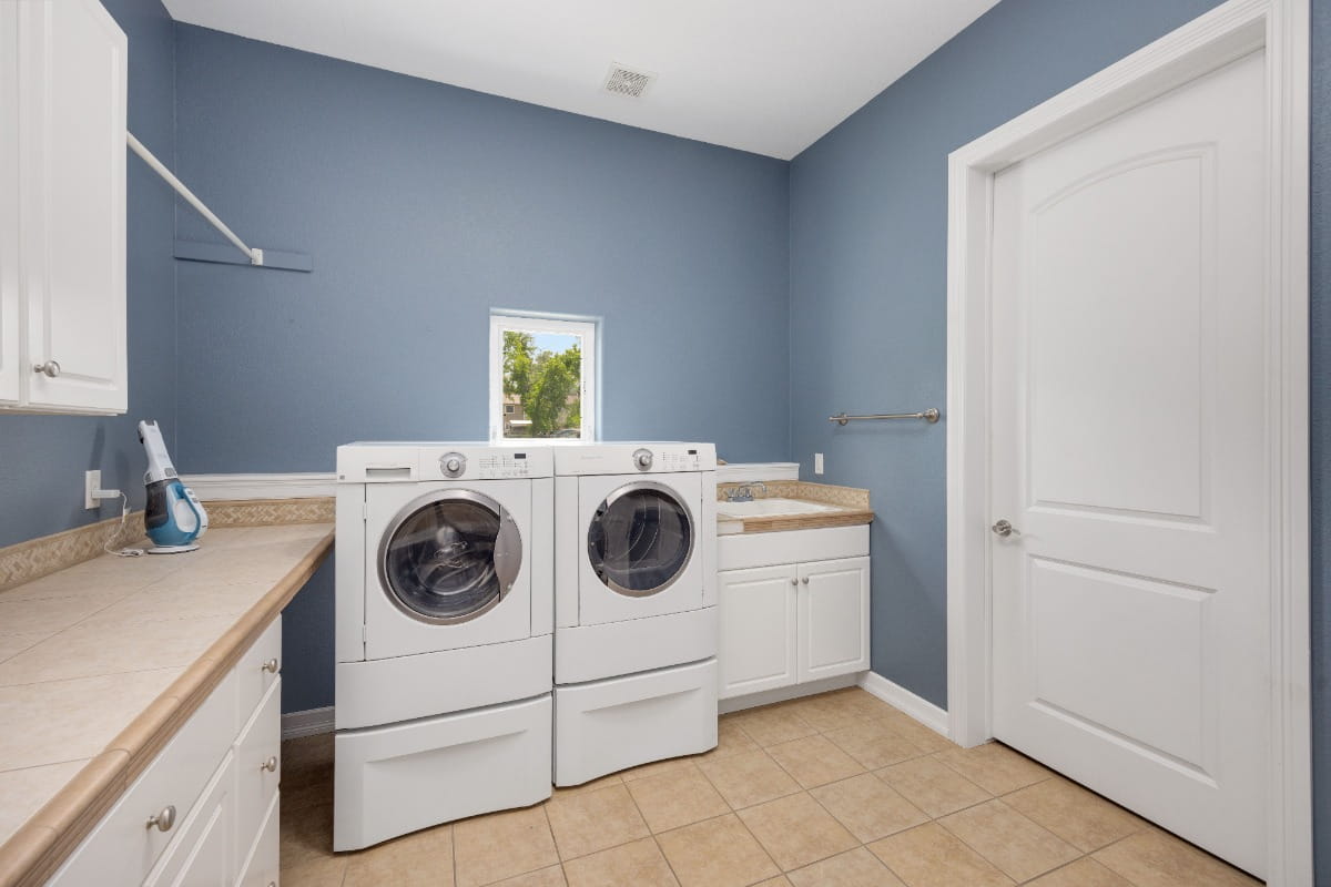 A white laundry room decor ideas