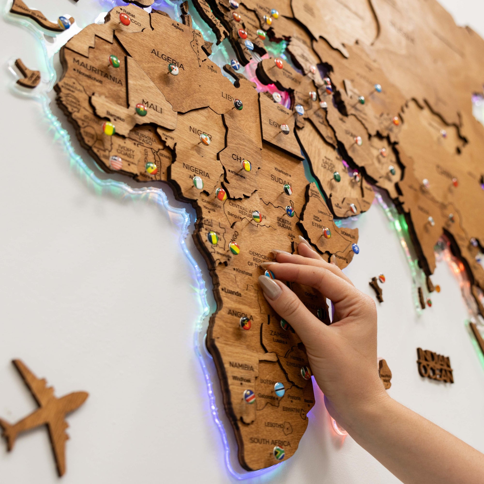 wooden world map wall art piece