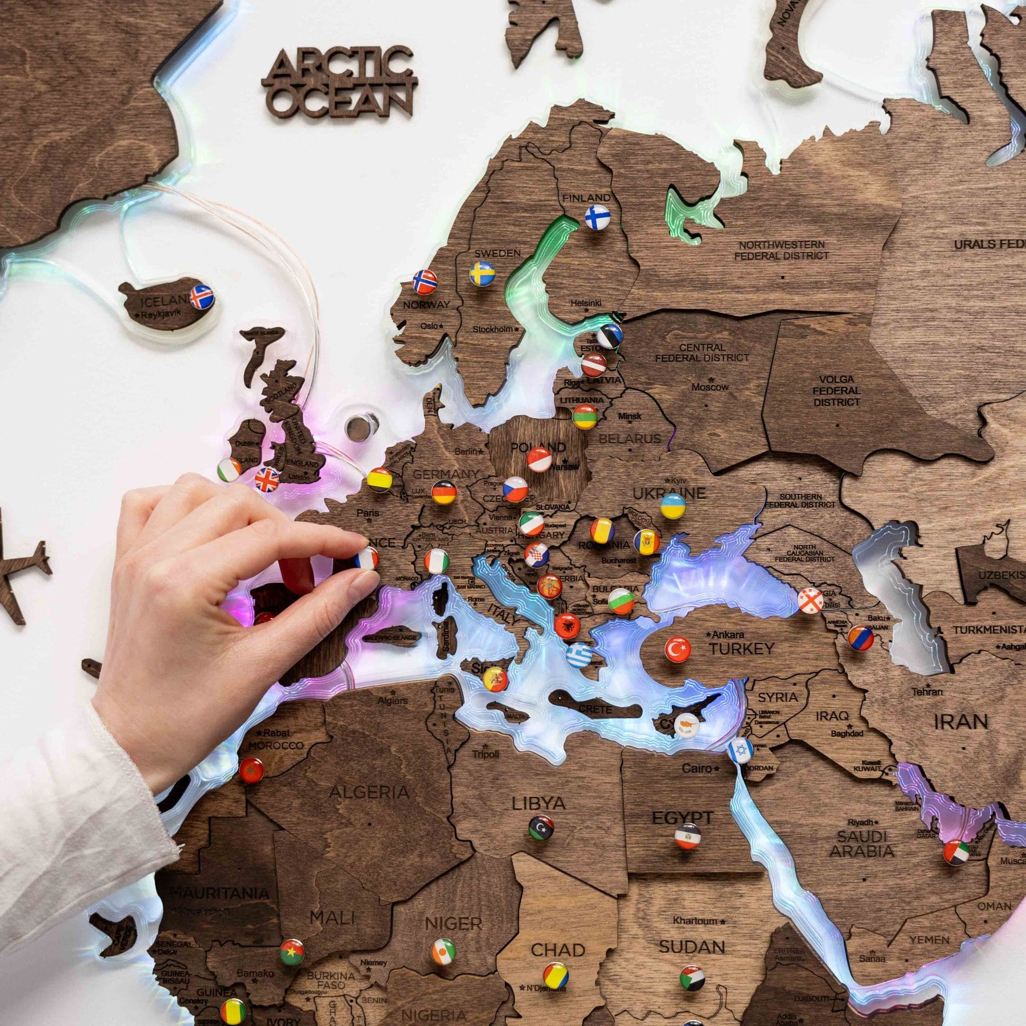 3D LED Wooden World Map 2.0 Dark Walnut | Enjoy The Wood