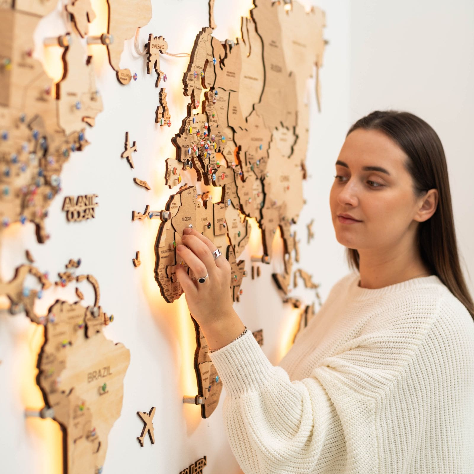3D LED Wooden World Map - Gold ‣ From Enjoy The Wood