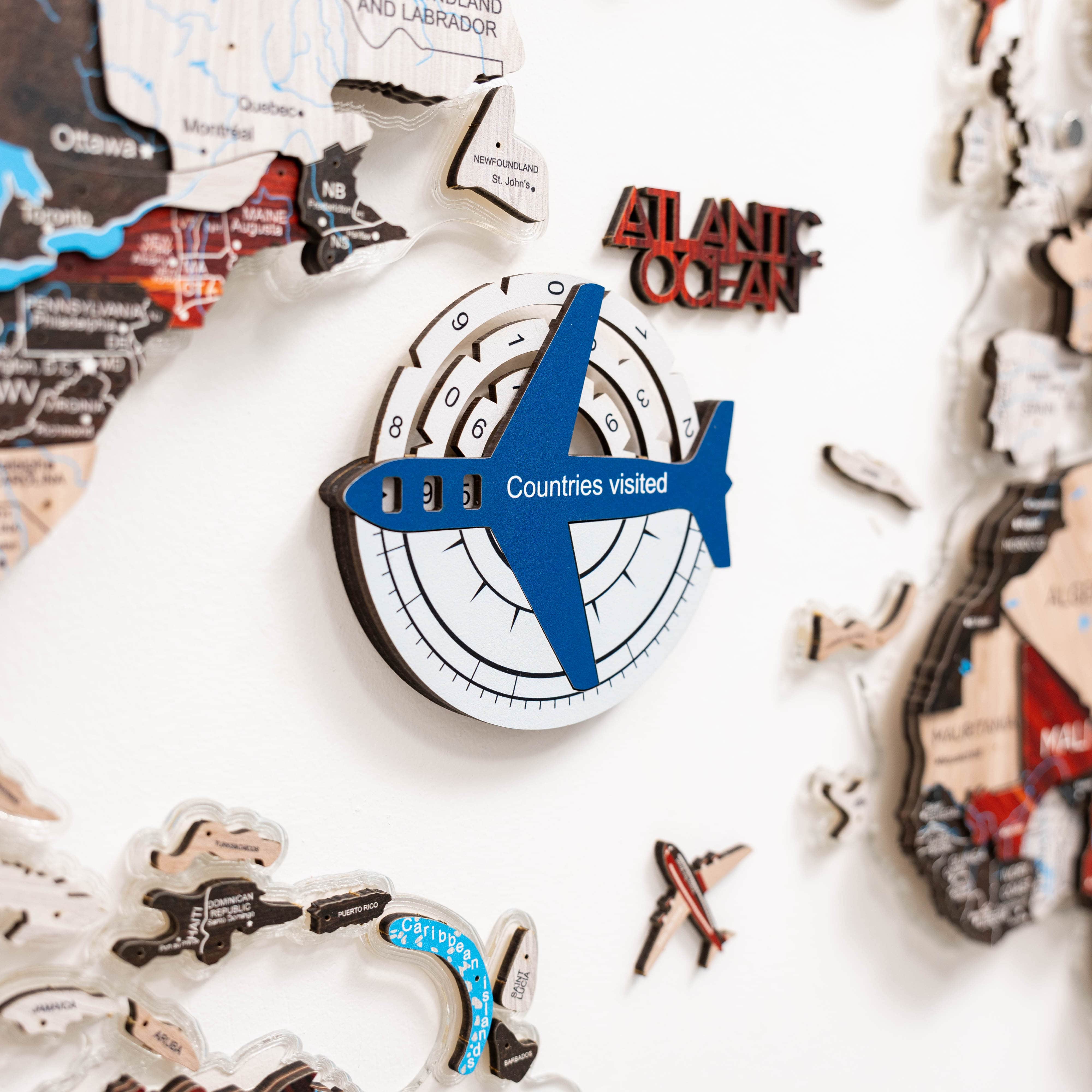 Travel Tracker 3D-Weltkarte aus Holz – Eiche