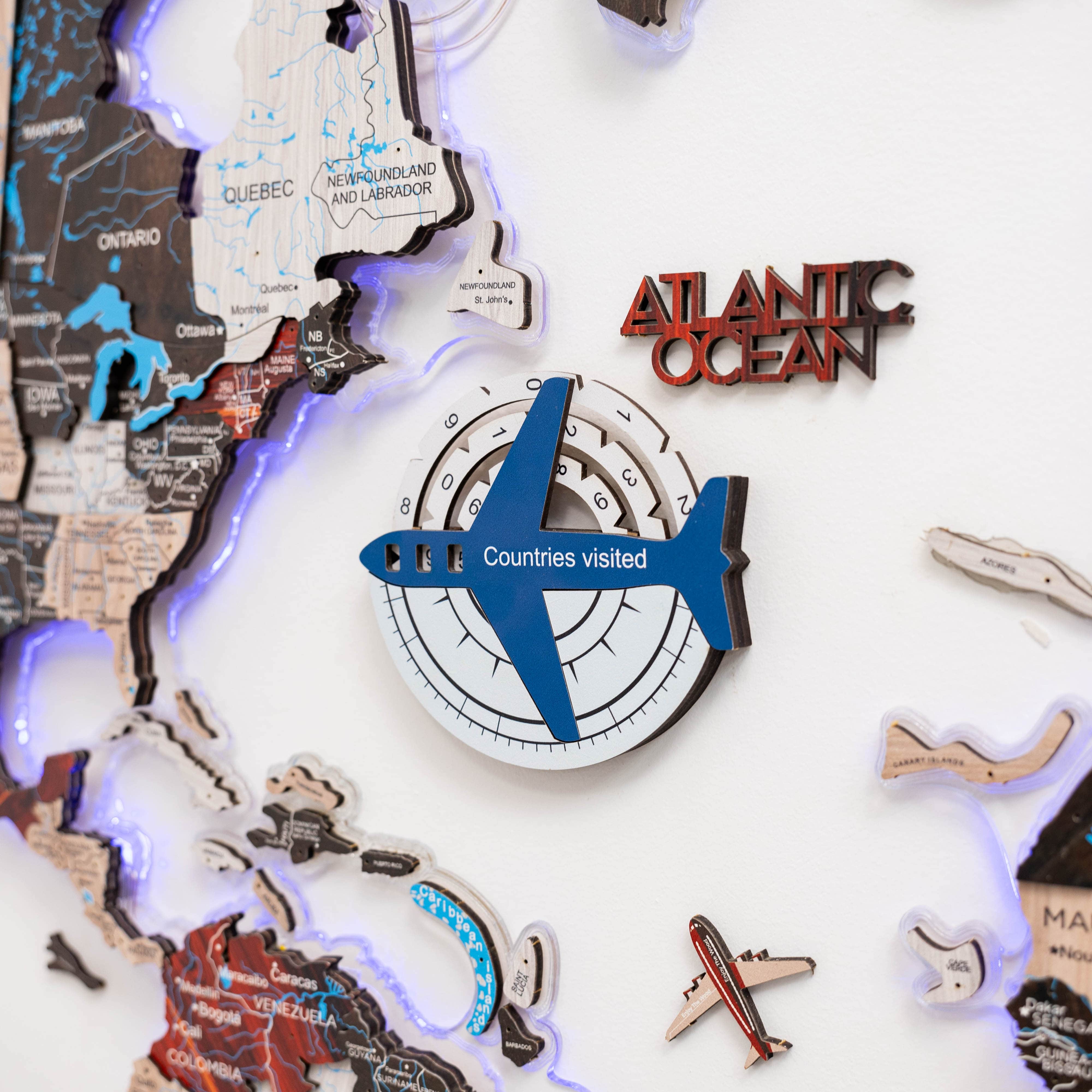 Travel Tracker 3D-Weltkarte aus Holz – Eiche