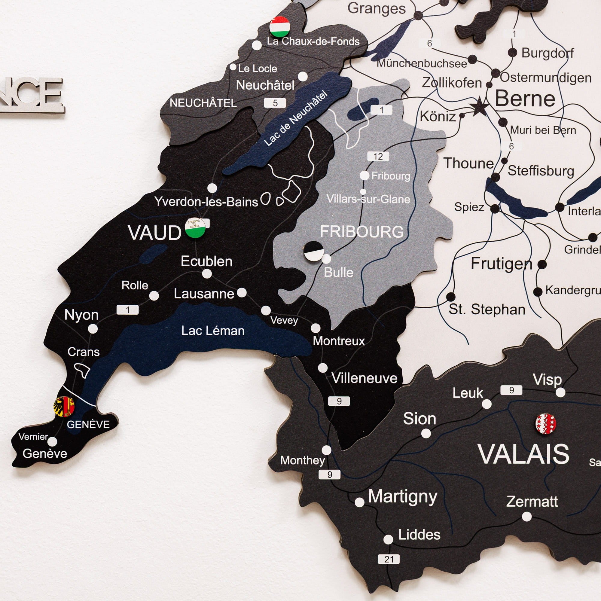 Map of Switzerland with cantonal borders highlighted