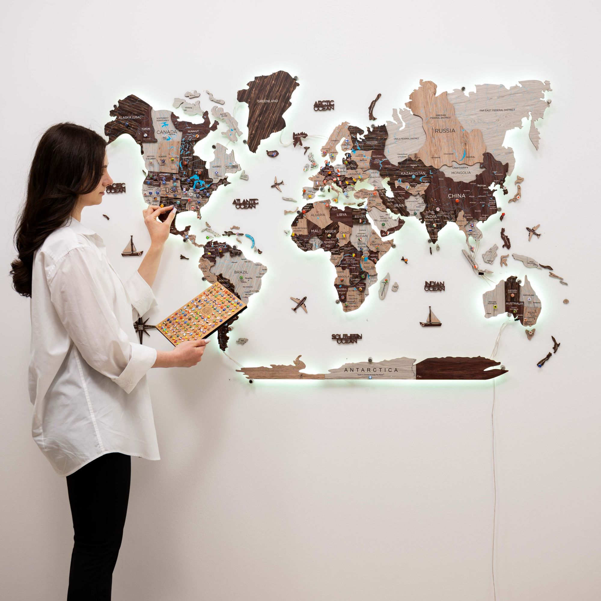 3D LED / LUMINOUS Wooden World Map Cappuccino ‣ Order Now