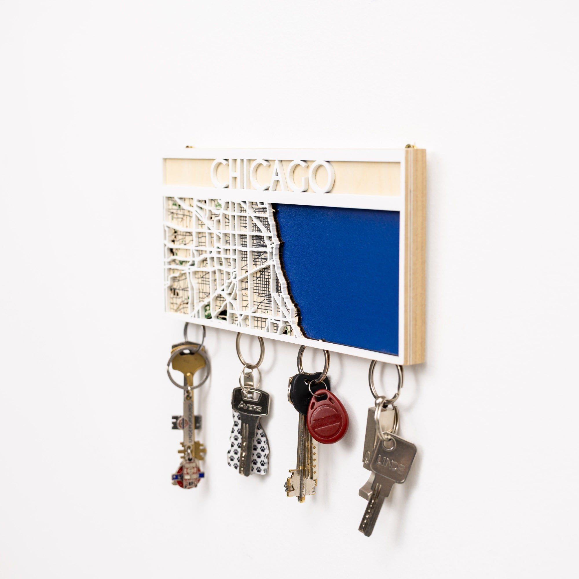Key holder with 'Chicago' and map design on a white background