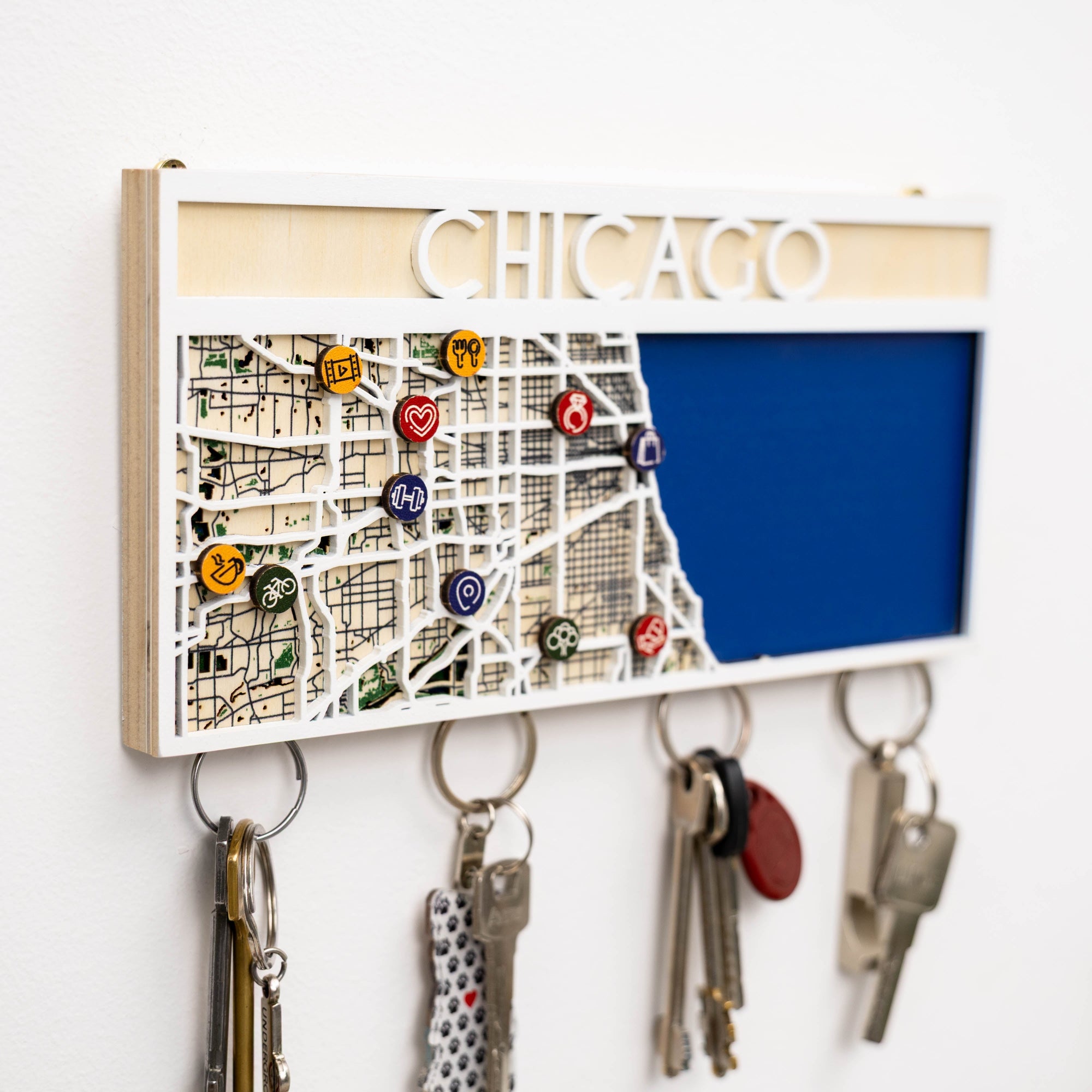 Key holder with 'Chicago' text and map design on a white background
