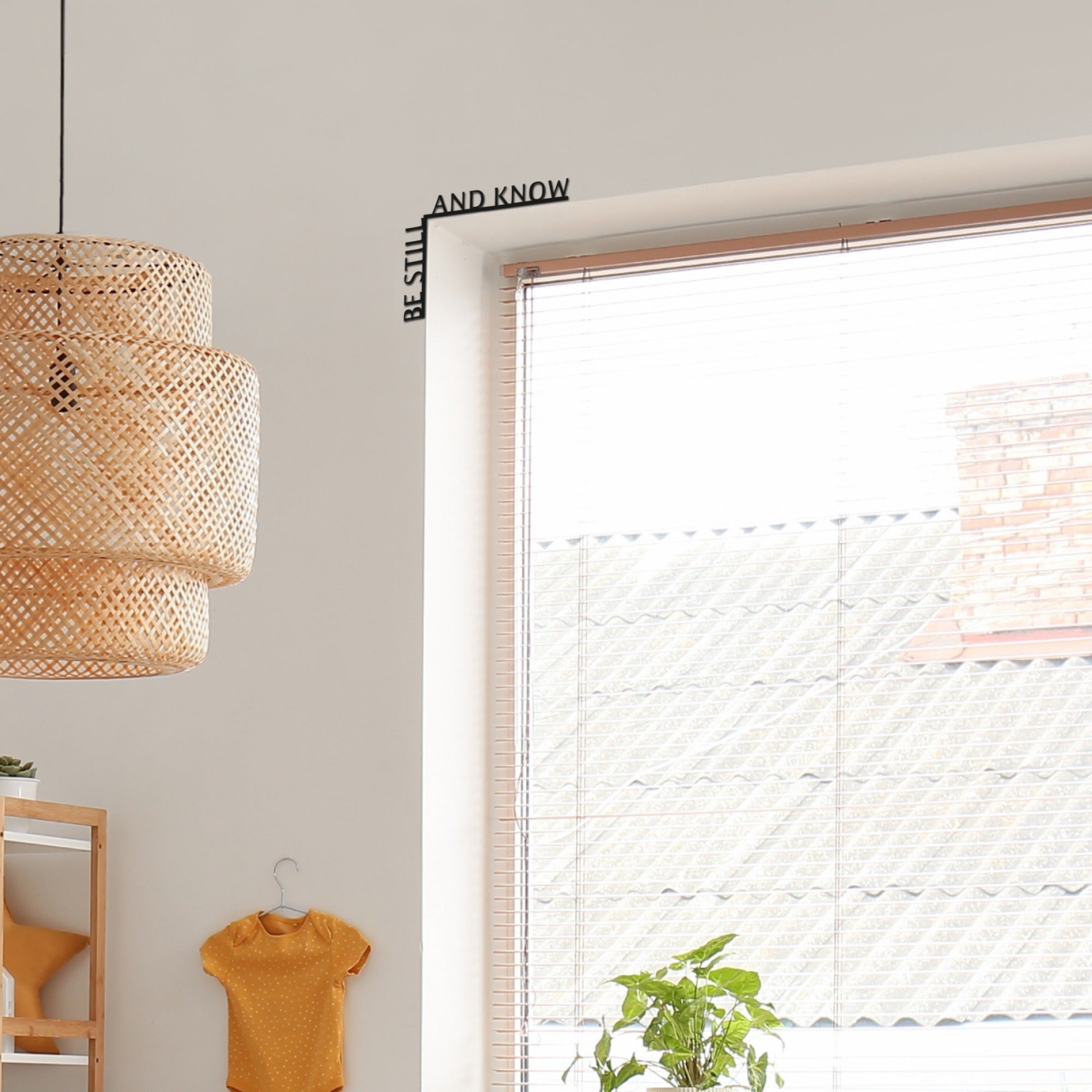 Wooden Corner Quote – Be Still and Know