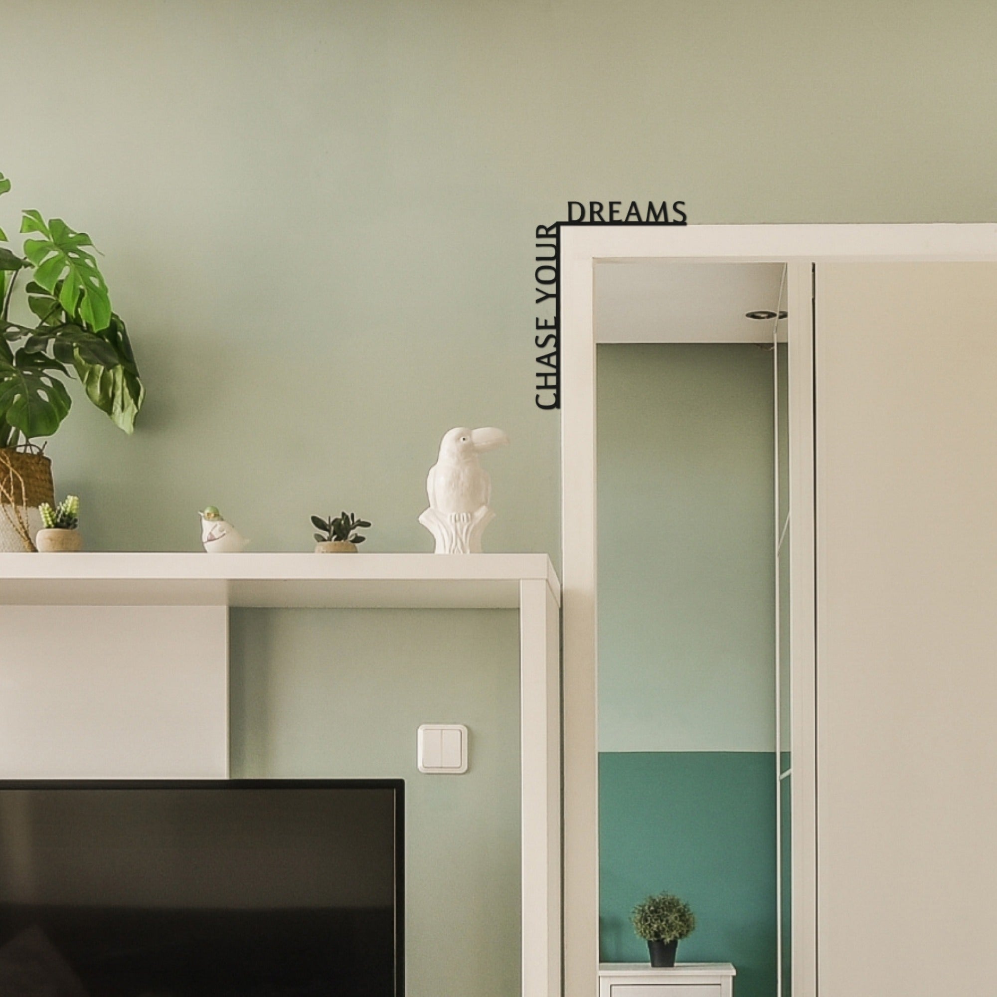 Wooden Corner Quote – Chase Your Dreams