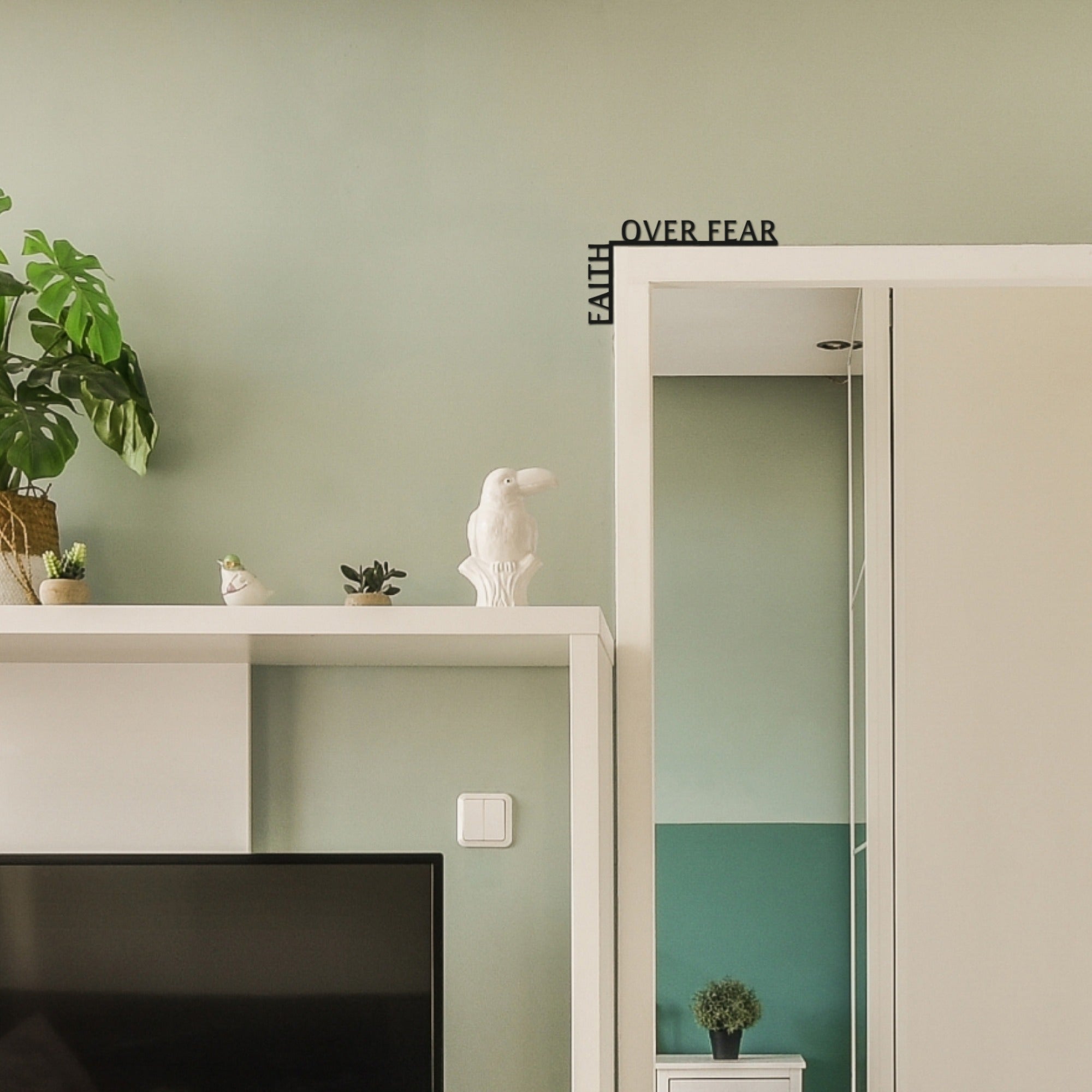 Wooden Corner Quote – Faith Over Fear