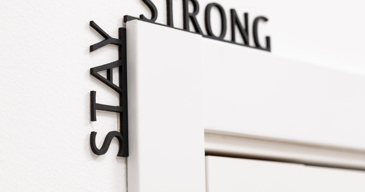 Wooden Corner Quote – Stay Strong | Enjoy The Wood