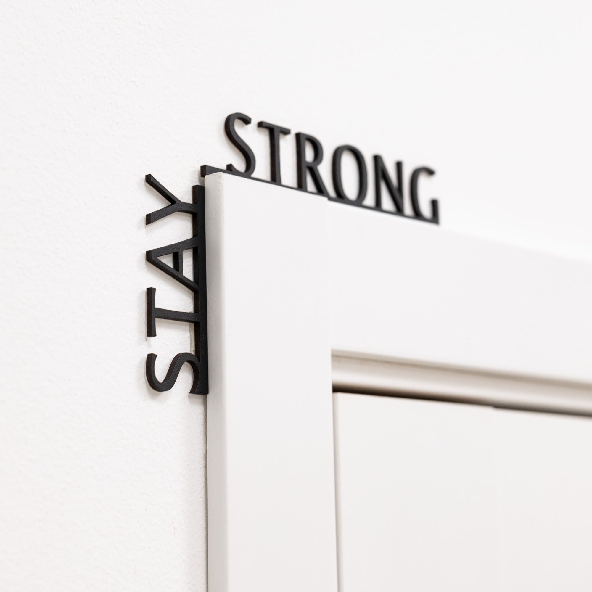 Wooden Corner Quote – Stay Strong