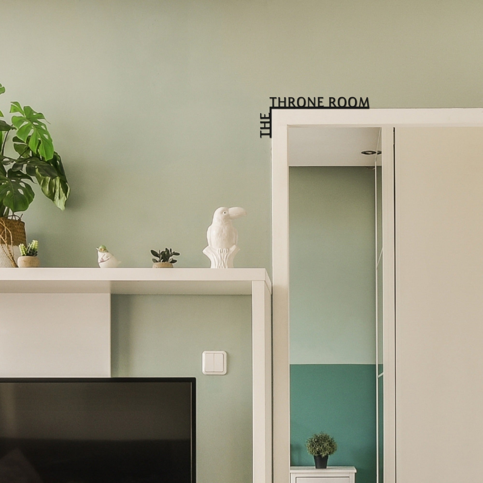 Wooden Corner Quote – The Throne Room