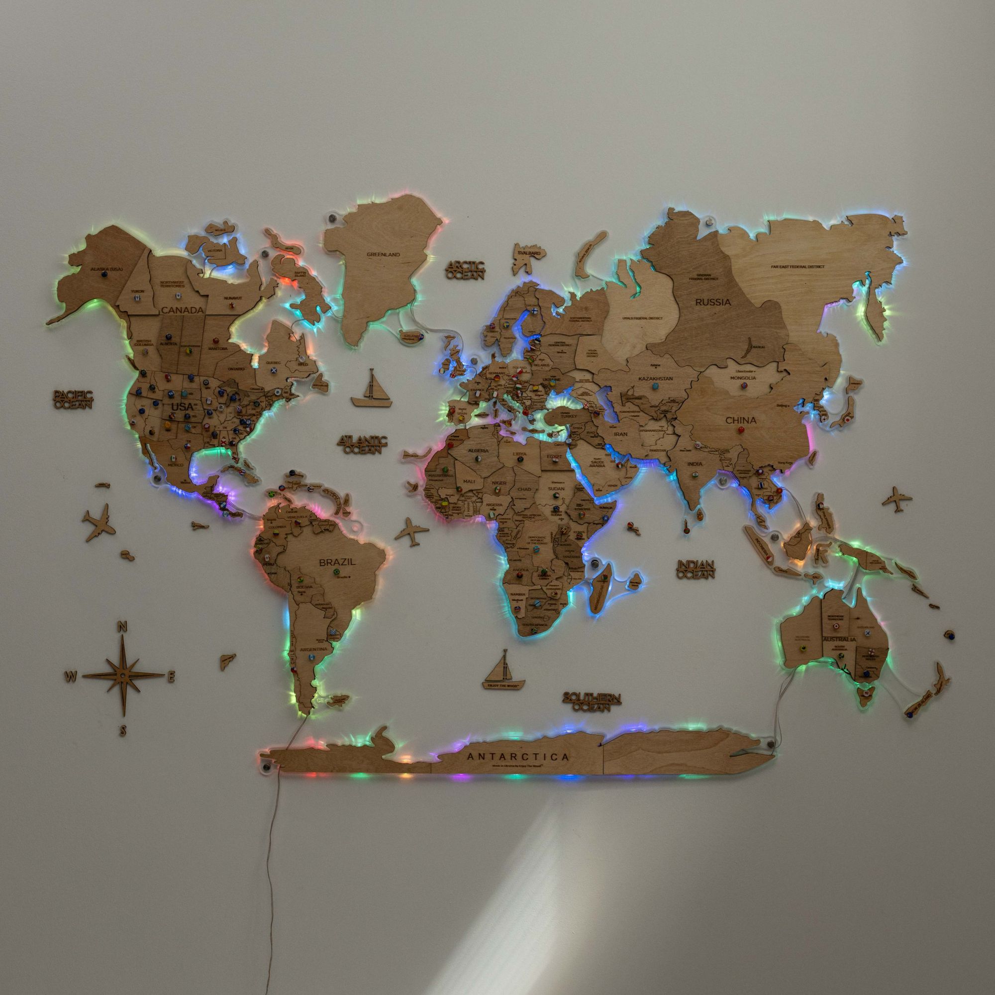 3D LED mapa del mundo de madera 2,0 (con fondo acrílico)