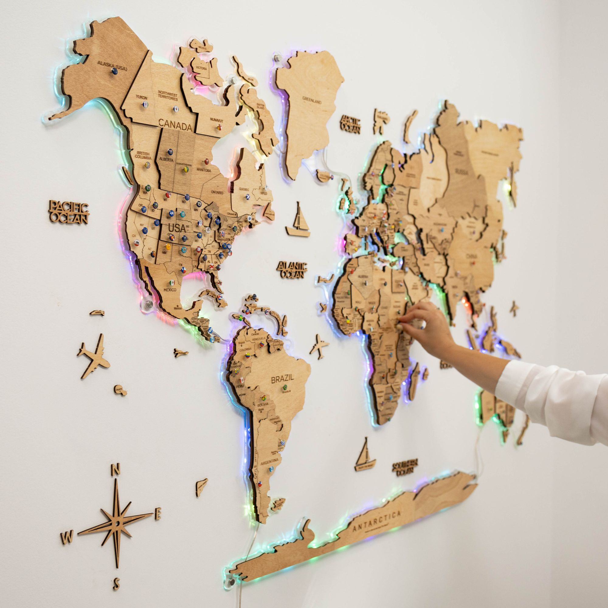 3D LED mapa del mundo de madera 2,0 (con fondo acrílico)