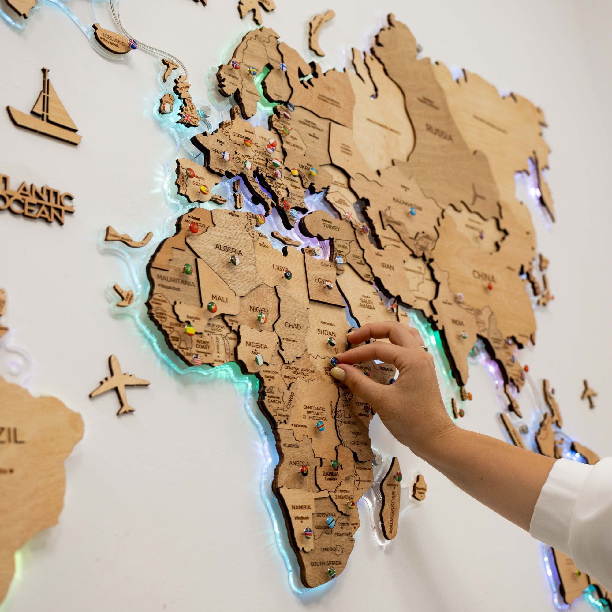 3D LED mapa del mundo de madera 2,0 (con fondo acrílico)