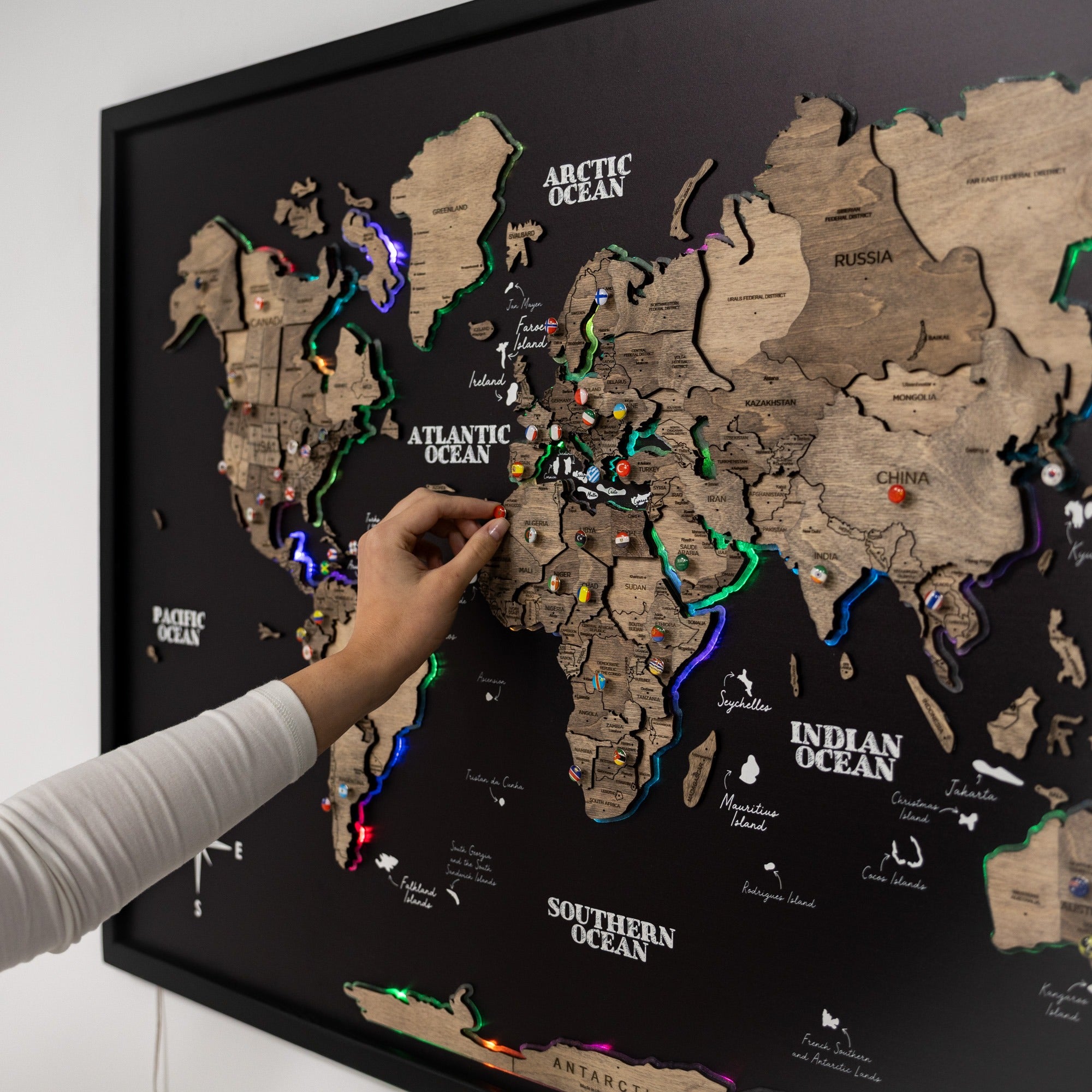 Windows タブレット 本体 WORLD MAP デザイン Map on Board LED 2.0 Terra | Enjoy The Wood