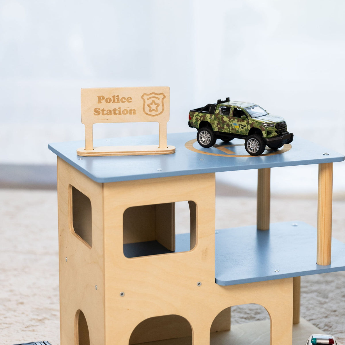 Polizeistationsspielzeug aus Holz
