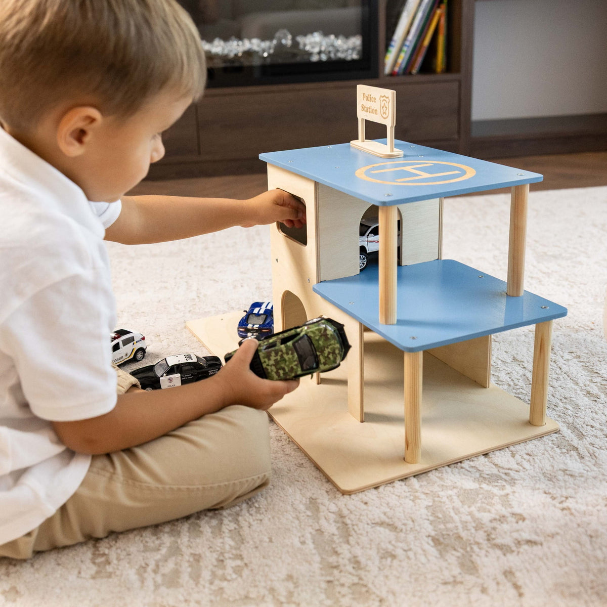 Polizeistationsspielzeug aus Holz