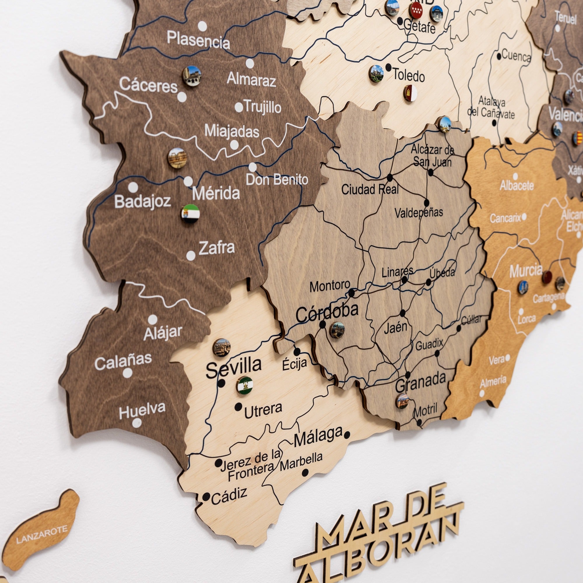Wooden map of Spain with cities labeled, featuring the brand 'Mar de Alboran'.