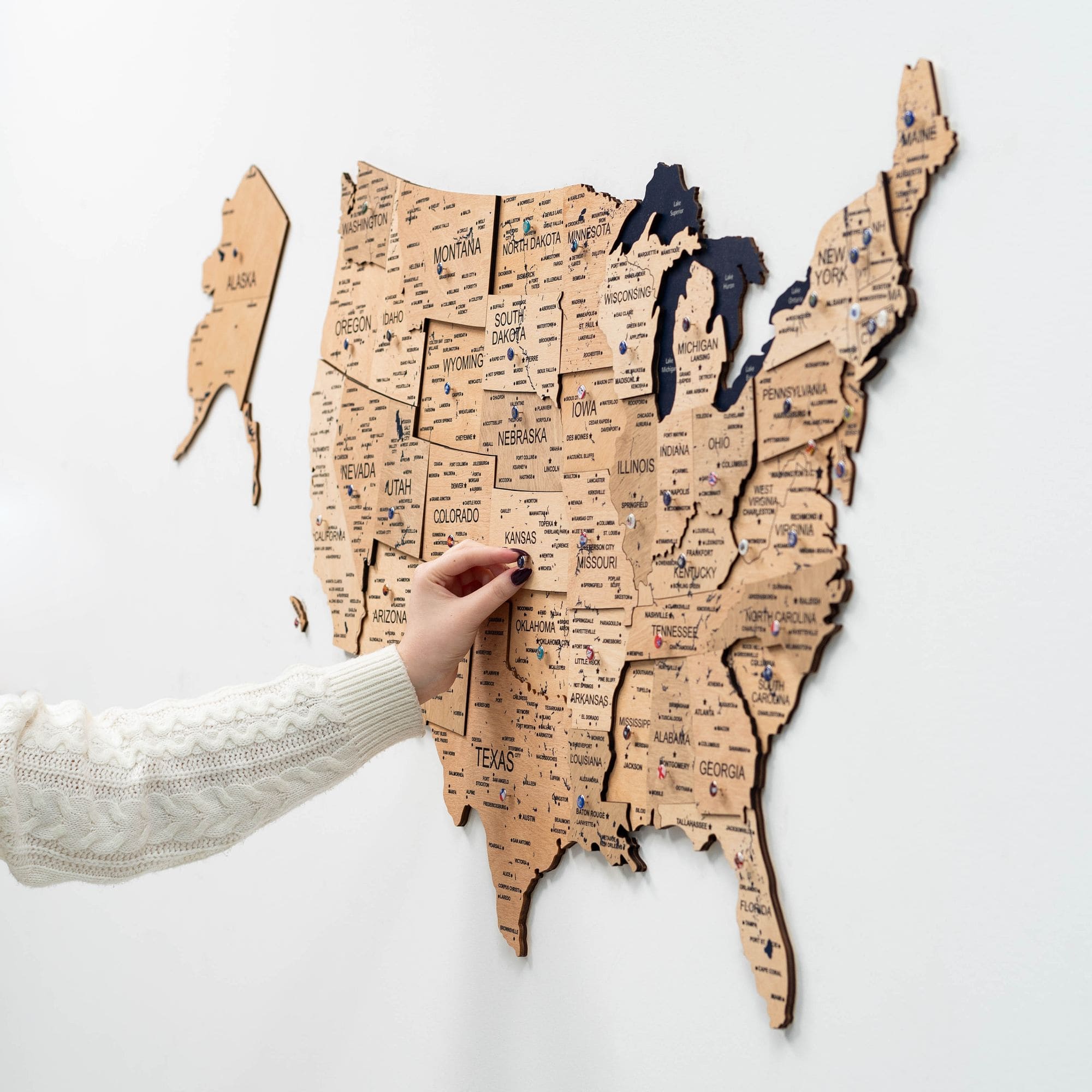 us map with pins to mark travels
