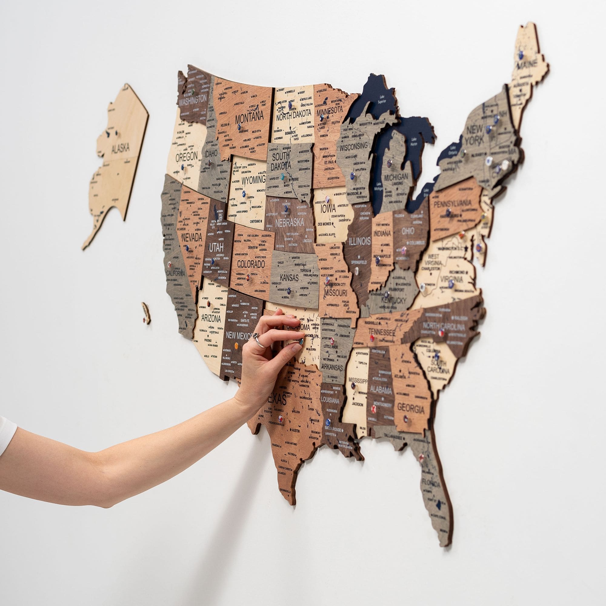 us map with location pins