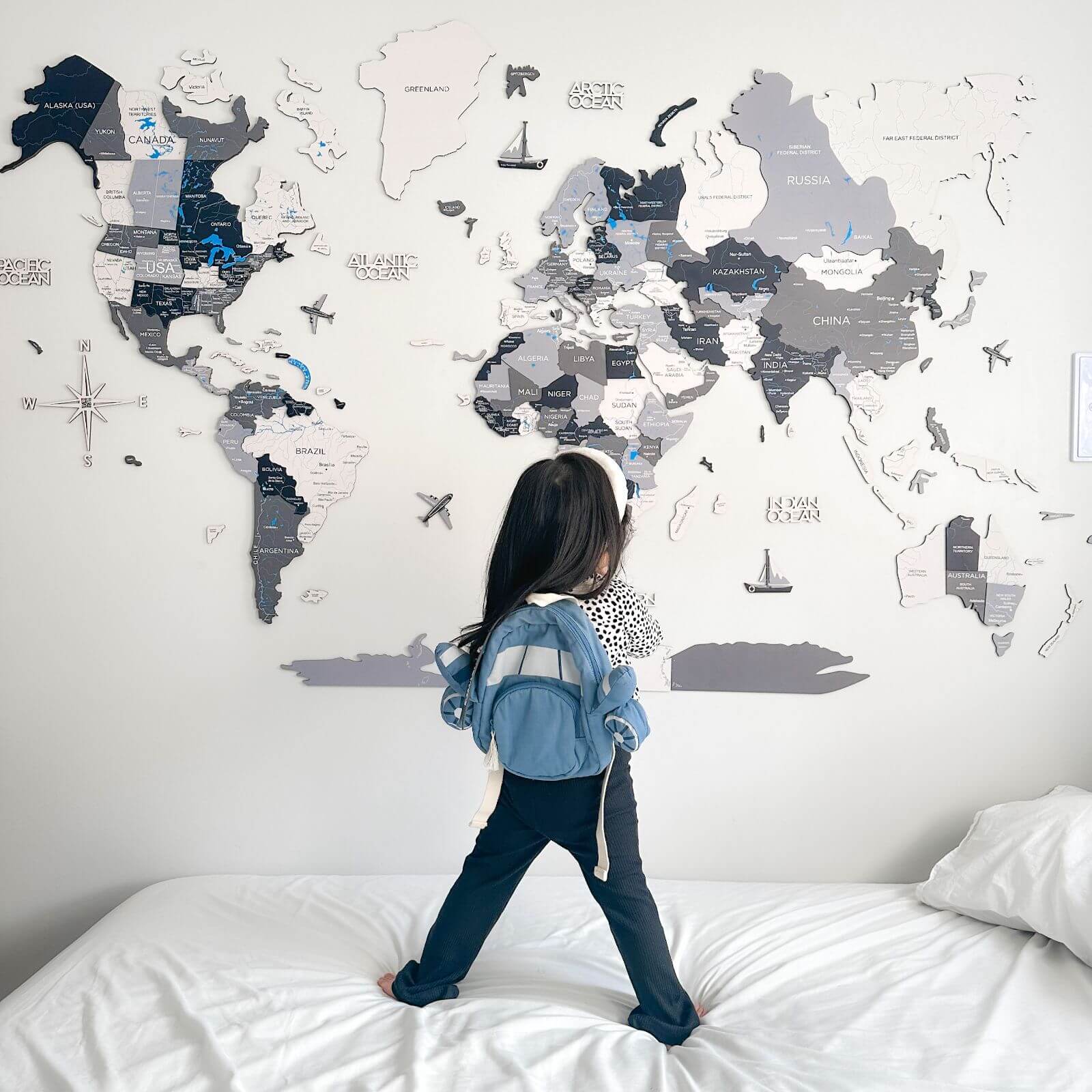 Bundle: Colored Map and Flags Pins from Enjoy The Wood